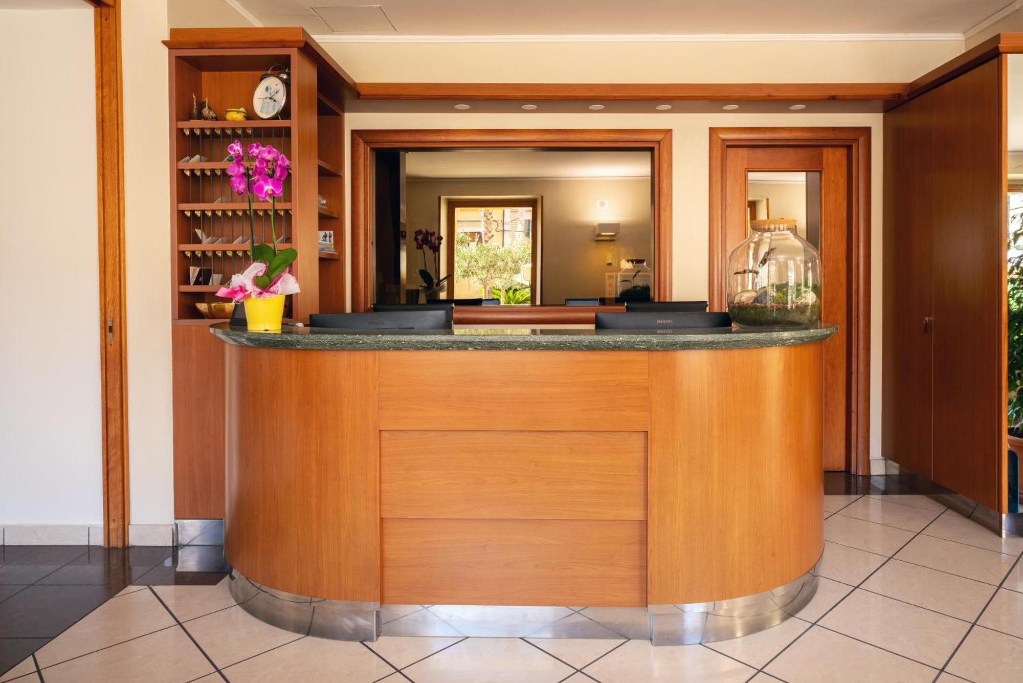 Hotel Careni Villa Italia 피날레리구레 외부 사진